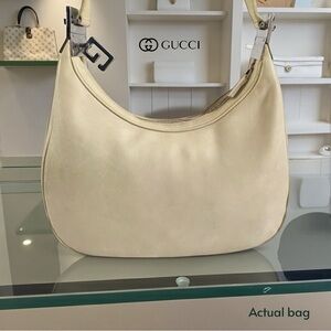 AUTHENTIC GUCCI CREAM LEATHER SHOULDER/HOBO BAG “G” SILVER MEDALLION